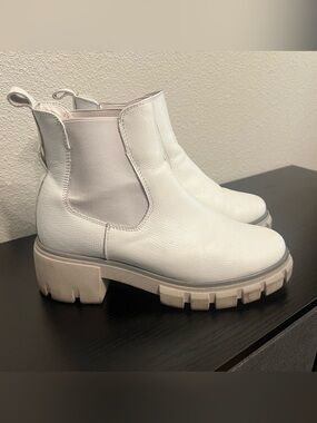 Women’s White Chelsea Lug Sole Ankle Boots
